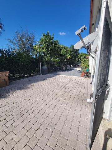 4321 NW 9th Avenue 102, Deerfield Beach, FL 33064