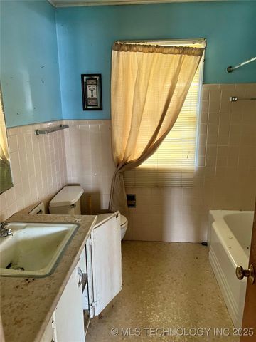 1636 E 4th Street, Okmulgee, OK 74447