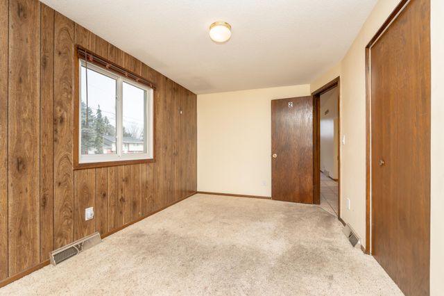 6401 Shingle Creek Drive, Brooklyn Park, MN 55445