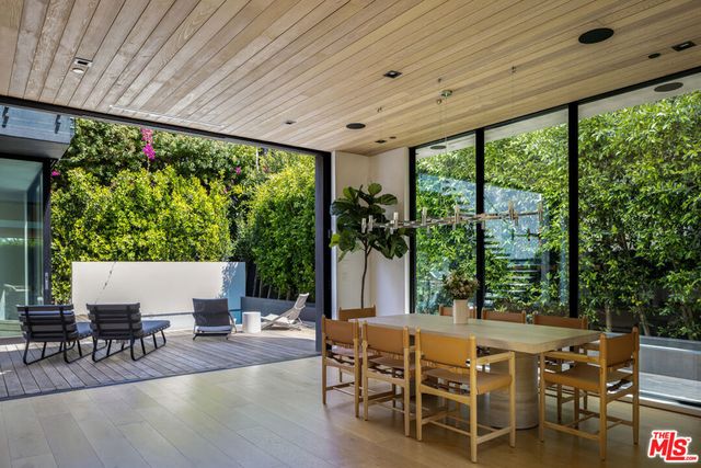952 N Laurel Avenue, Los Angeles, CA 90046