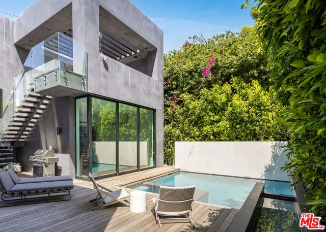 952 N Laurel Avenue, Los Angeles, CA 90046