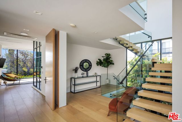 952 N Laurel Avenue, Los Angeles, CA 90046