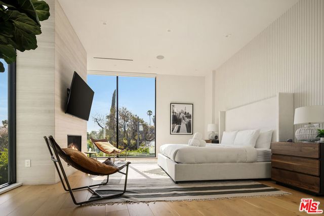 952 N Laurel Avenue, Los Angeles, CA 90046