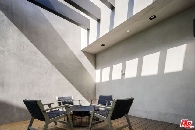 952 N Laurel Avenue, Los Angeles, CA 90046