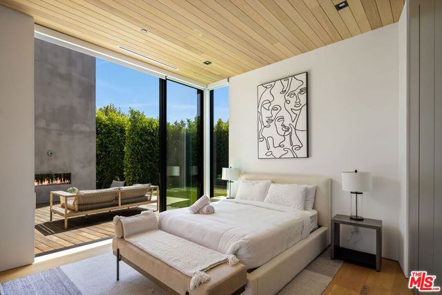 952 N Laurel Avenue, Los Angeles, CA 90046