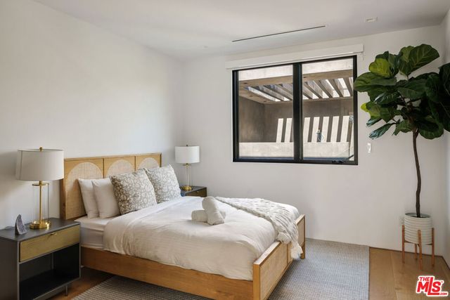 952 N Laurel Avenue, Los Angeles, CA 90046