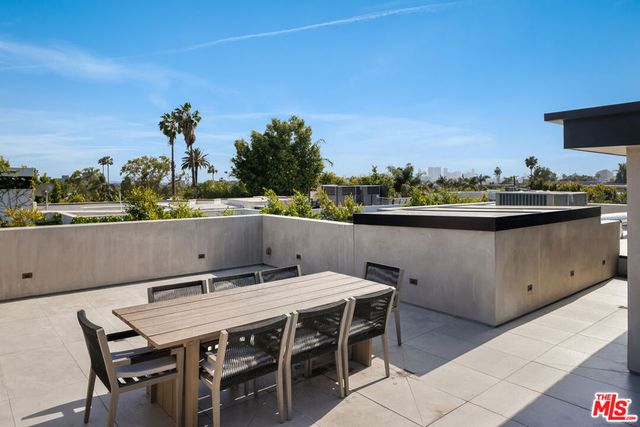 952 N Laurel Avenue, Los Angeles, CA 90046
