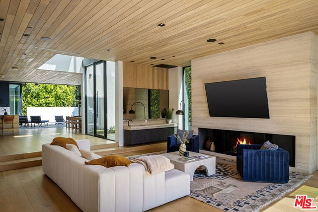 952 N Laurel Avenue, Los Angeles, CA 90046