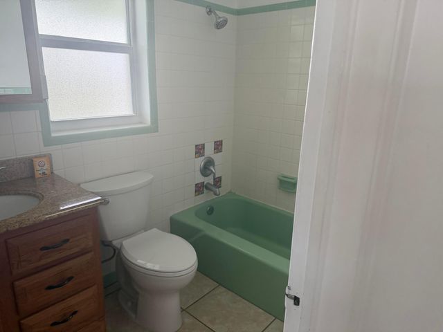 400 Northlake Court 204, North Palm Beach, FL 33408