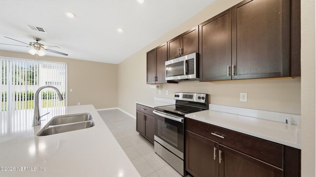 13106 ANNIES WALK Drive, Jacksonville, FL 32218
