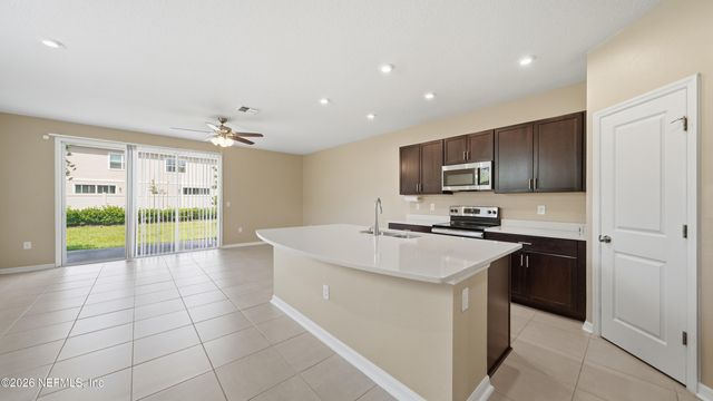 13106 ANNIES WALK Drive, Jacksonville, FL 32218