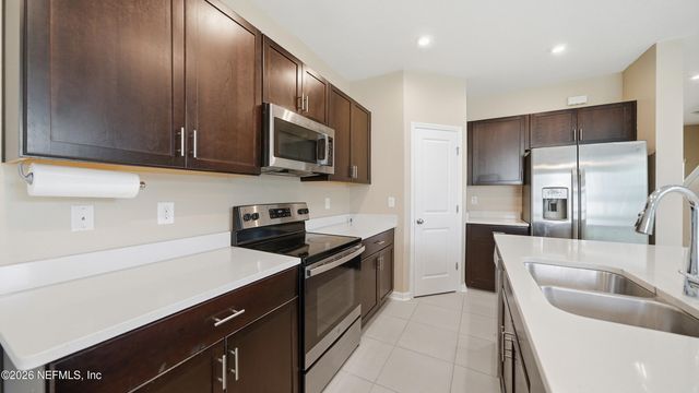 13106 ANNIES WALK Drive, Jacksonville, FL 32218