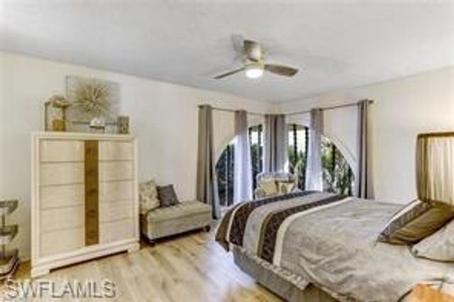 925 Palm View DR 111, Naples, FL 34110