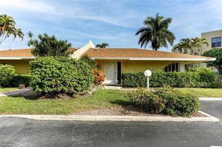 925 Palm View DR 111, Naples, FL 34110