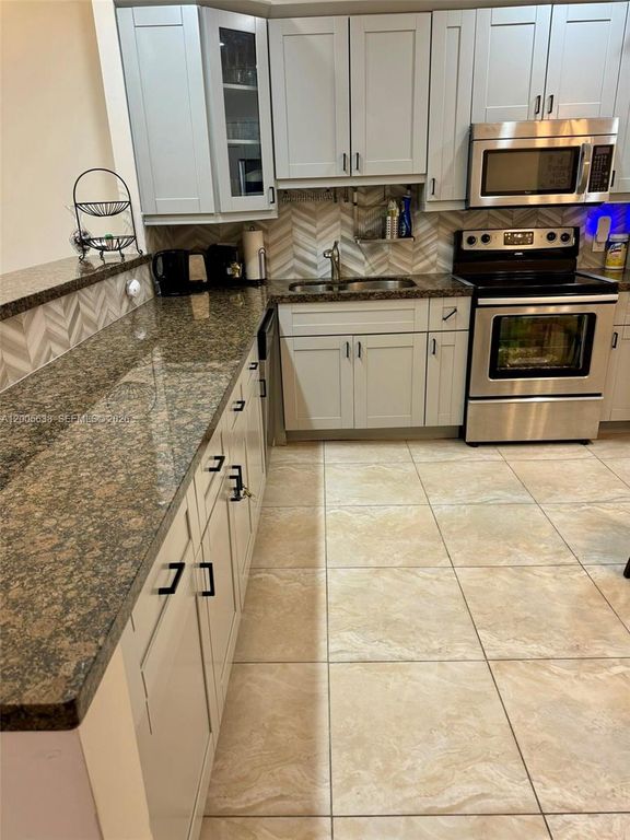 3725 S Ocean Dr L12, Hollywood, FL 33019