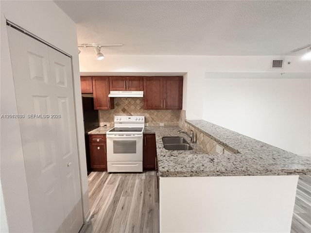 655 SW 111th Way 201, Pembroke Pines, FL 33025