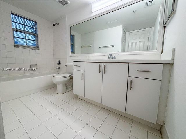655 SW 111th Way 201, Pembroke Pines, FL 33025