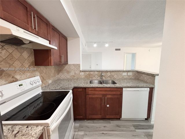 655 SW 111th Way 201, Pembroke Pines, FL 33025