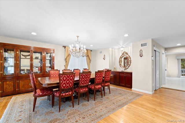 47 Berkshire Road, Great Neck, NY 11023