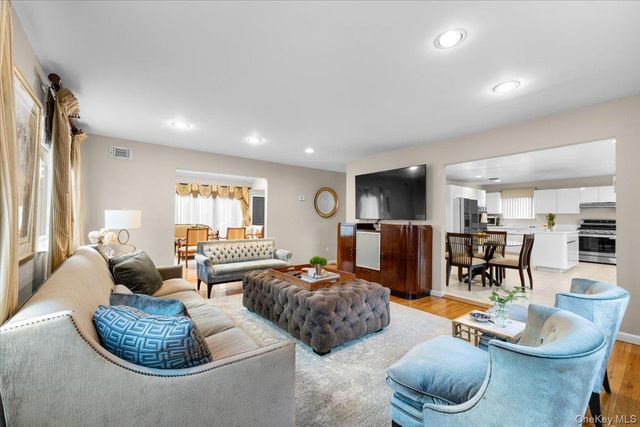 47 Berkshire Road, Great Neck, NY 11023