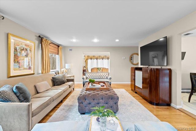 47 Berkshire Road, Great Neck, NY 11023