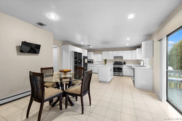 47 Berkshire Road, Great Neck, NY 11023