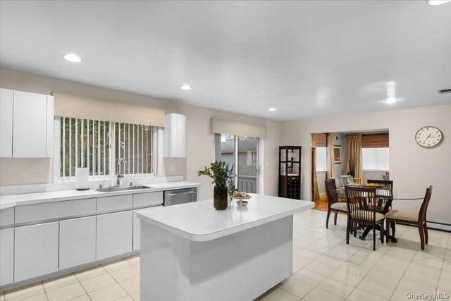 47 Berkshire Road, Great Neck, NY 11023