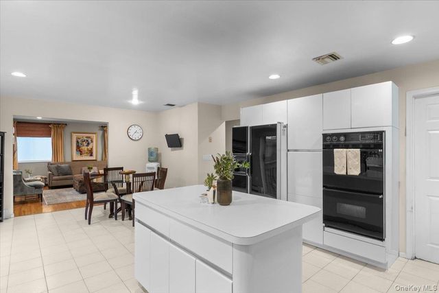 47 Berkshire Road, Great Neck, NY 11023