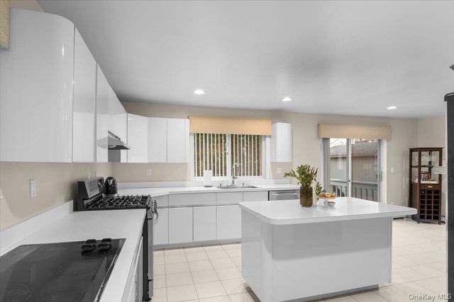 47 Berkshire Road, Great Neck, NY 11023