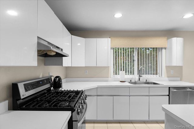 47 Berkshire Road, Great Neck, NY 11023