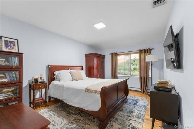 47 Berkshire Road, Great Neck, NY 11023