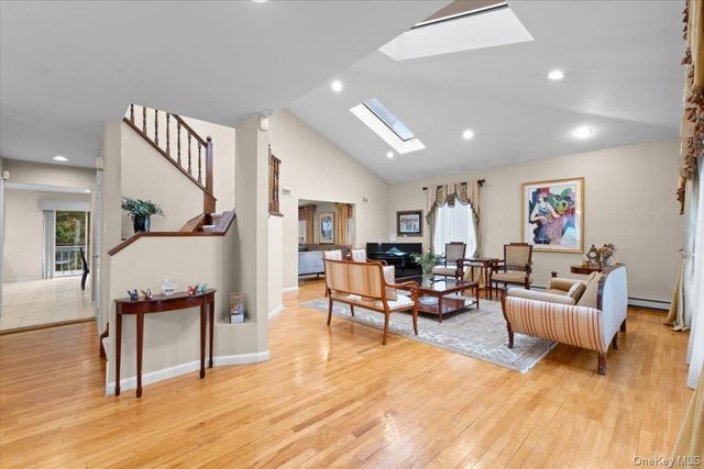 47 Berkshire Road, Great Neck, NY 11023