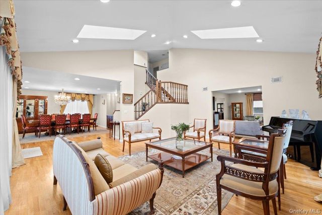 47 Berkshire Road, Great Neck, NY 11023