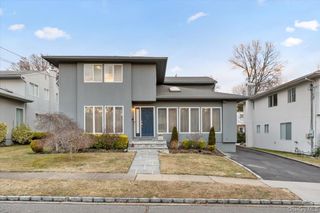 47 Berkshire Road, Great Neck, NY 11023