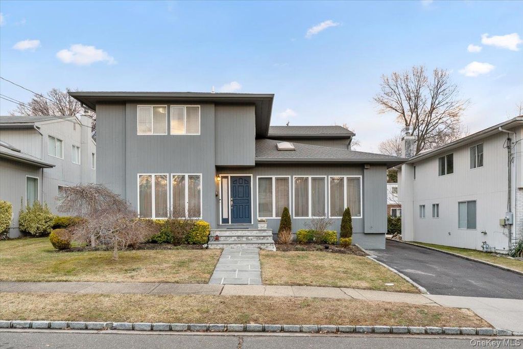 47 Berkshire Road, Great Neck, NY 11023