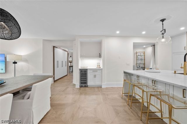 392 7th AVE S 4, Naples, FL 34102