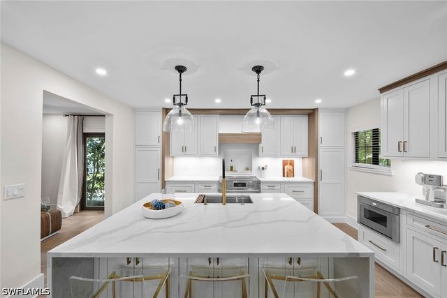 392 7th AVE S 4, Naples, FL 34102