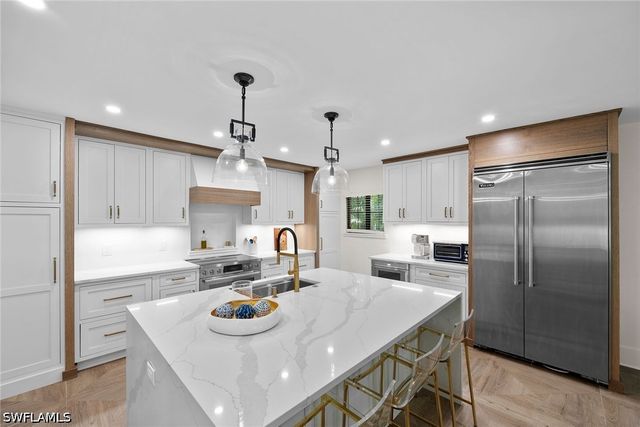 392 7th AVE S 4, Naples, FL 34102