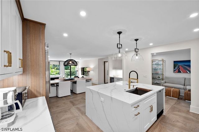 392 7th AVE S 4, Naples, FL 34102