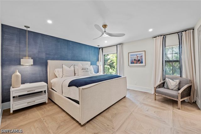 392 7th AVE S 4, Naples, FL 34102