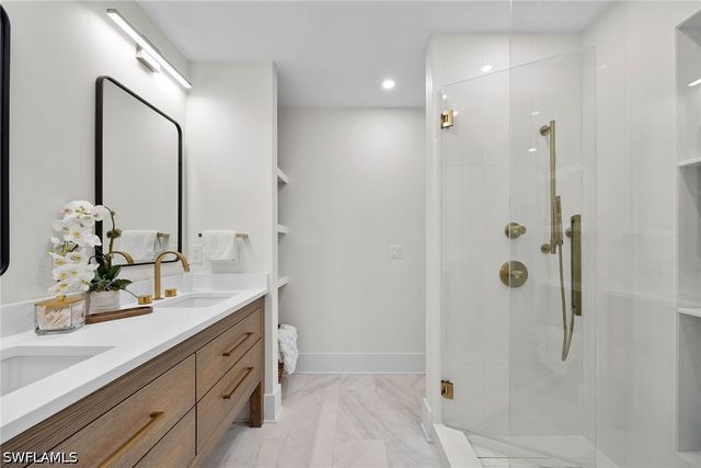 392 7th AVE S 4, Naples, FL 34102