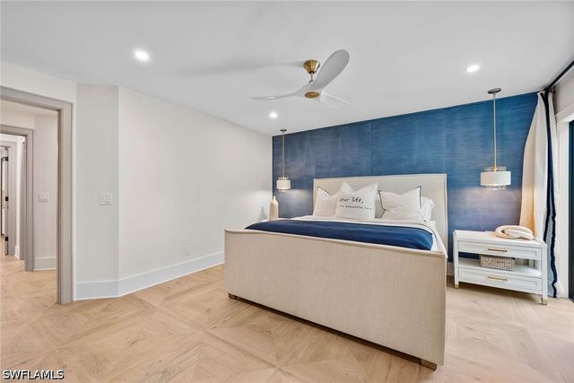 392 7th AVE S 4, Naples, FL 34102