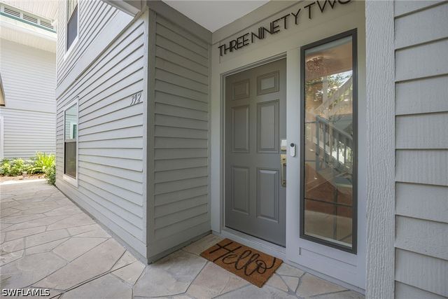 392 7th AVE S 4, Naples, FL 34102