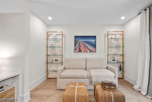 392 7th AVE S 4, Naples, FL 34102