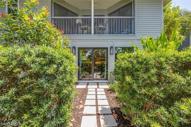 392 7th AVE S 4, Naples, FL 34102