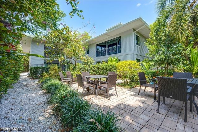 392 7th AVE S 4, Naples, FL 34102