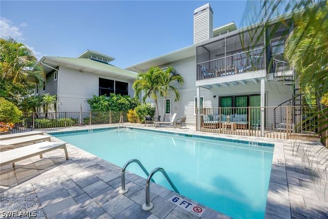 392 7th AVE S 4, Naples, FL 34102