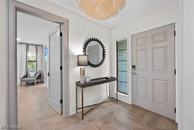 392 7th AVE S 4, Naples, FL 34102