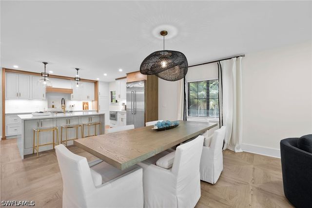 392 7th AVE S 4, Naples, FL 34102