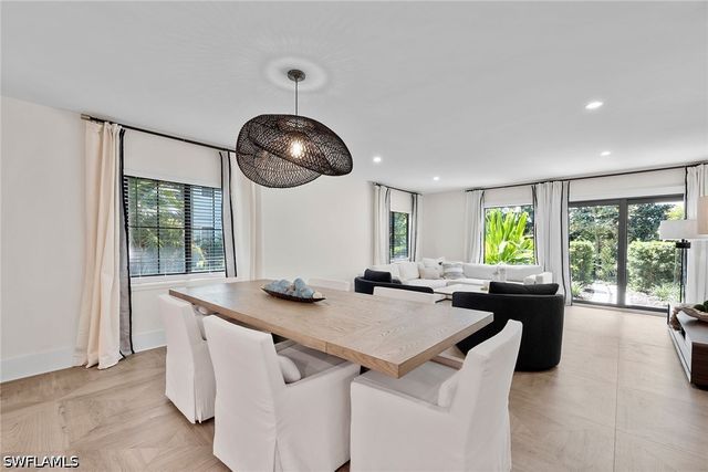 392 7th AVE S 4, Naples, FL 34102